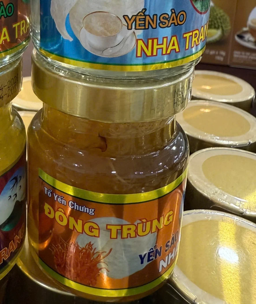 Tổ yến chưng đông trùng tại Quốc Bảo
